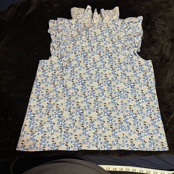 LOFT Blue and White Floral Blouse - Picture 4 of 6